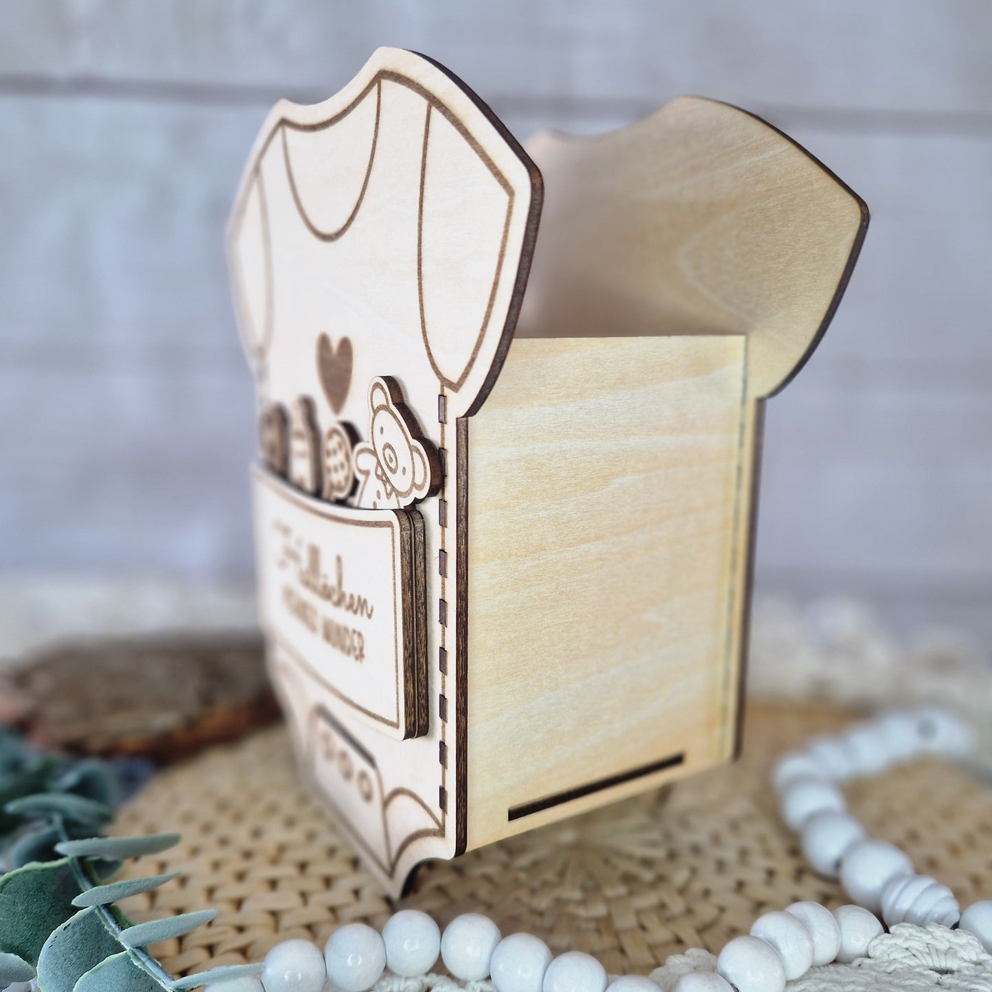 Baby-Body aus Holz – Geschenk zur Geburt