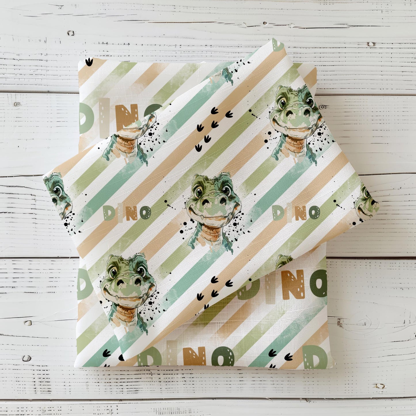 Hochwertiger French Terry Stoff mit niedlichem Dino-Motiv und Streifen in Grün, Beige und Weiß, ideal für Kinderkleidung und Nähprojekte.