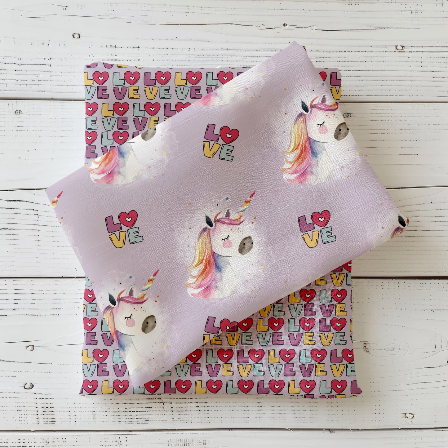 Weicher Einhorn Stoff als Meterware aus Jersey & French Terry in Pastell-Lila – Perfekt für Kinderkleidung, Hoodies und kreative Nähprojekte.