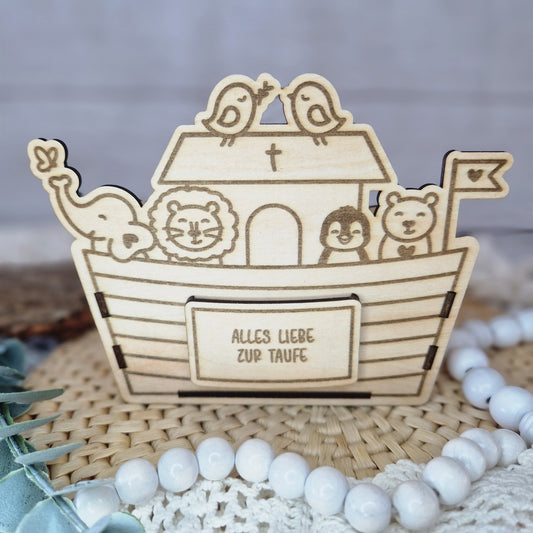 Arche Noah aus Holz mit Gravur – Vorderseite mit Tieren und Spruch „Alles Liebe zur Taufe“