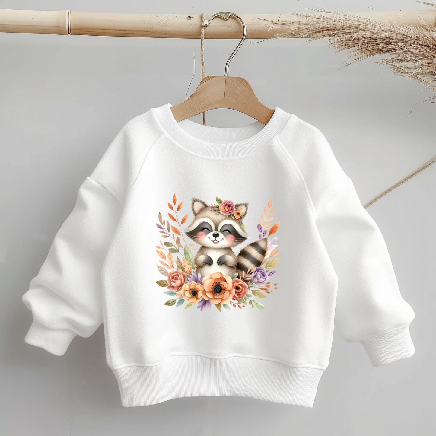 Niedliches Boho Waschbär Bügelbild mit floralem Design für Kinderkleidung.