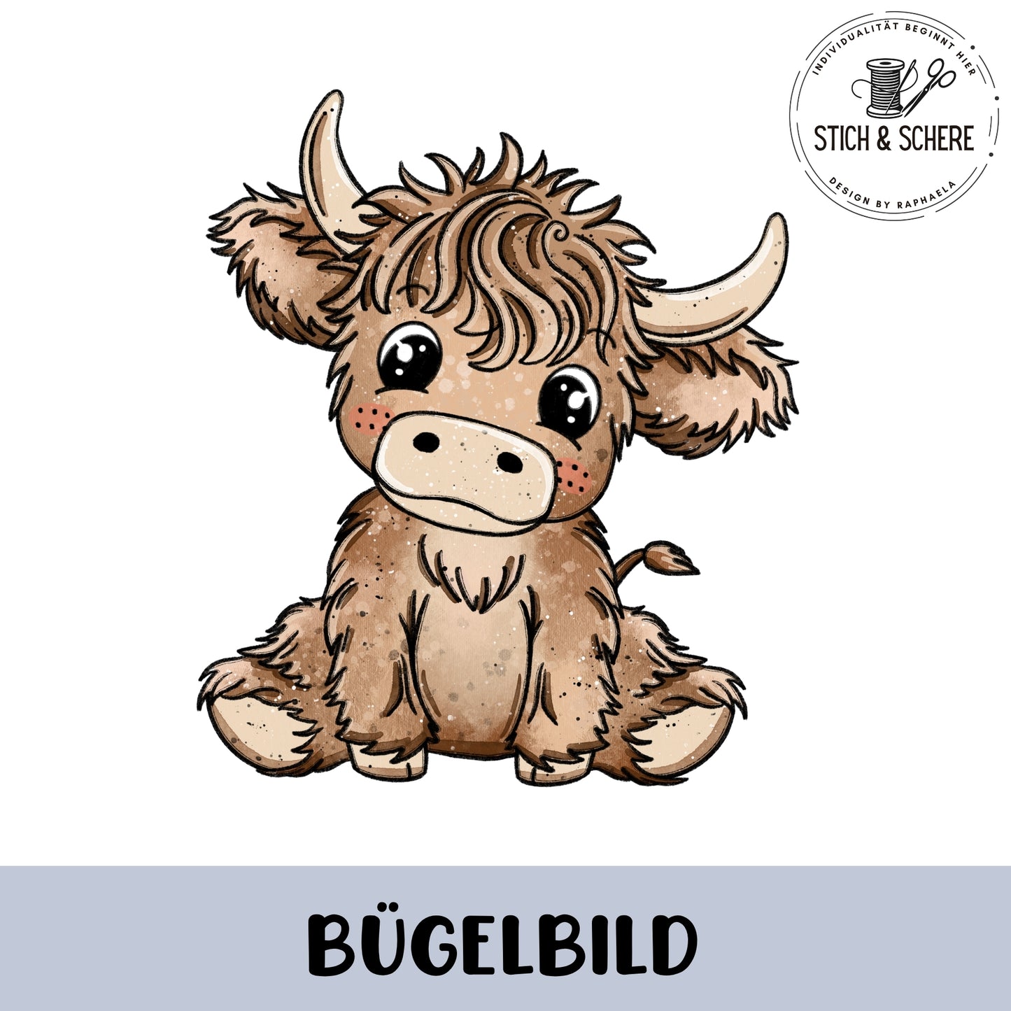 „Freigestelltes Bügelbild: sitzendes, braunes Highland-Kälbchen mit Hörnern, wuscheligem Fell und großen, freundlichen Augen; kindlicher Illustrationsstil.“