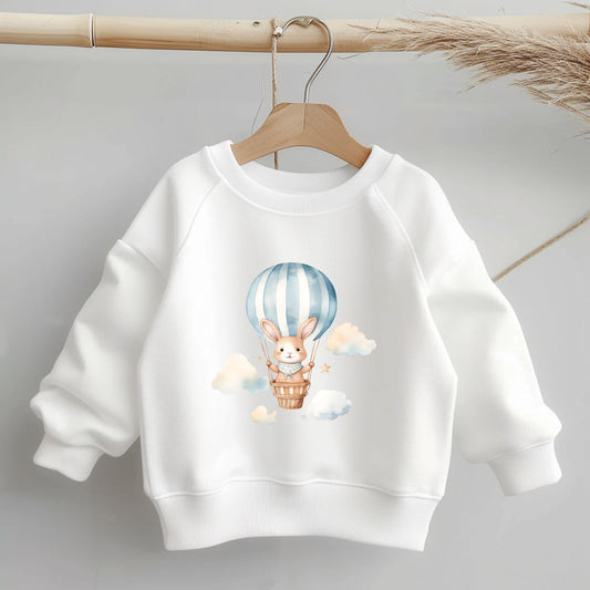 Bügelbild Ballontier mit süßem Hasen im Heißluftballon auf weißem Kinderpullover.
