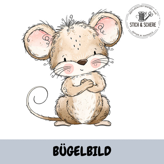 Bügelbild Erdbeermäuschen von Katzengold-Designs – niedliches Mäuschen mit verschränkten Händen