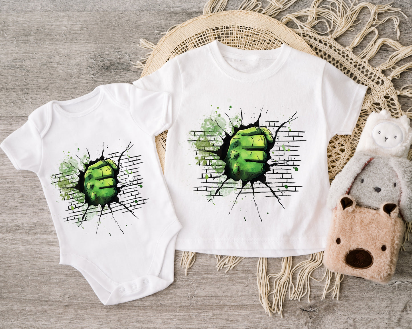 Heldenhaftes Bügelbild auf Kinderkleidung – für starke Kids.