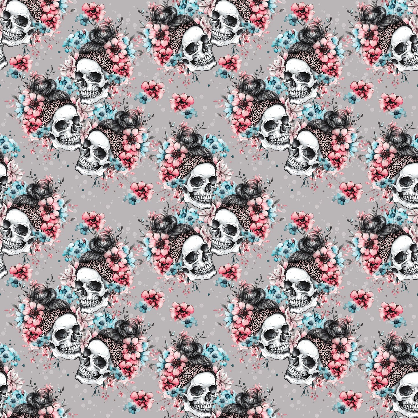 Dark Bloom Stoff mit Totenköpfen und Blumen auf hellgrau.