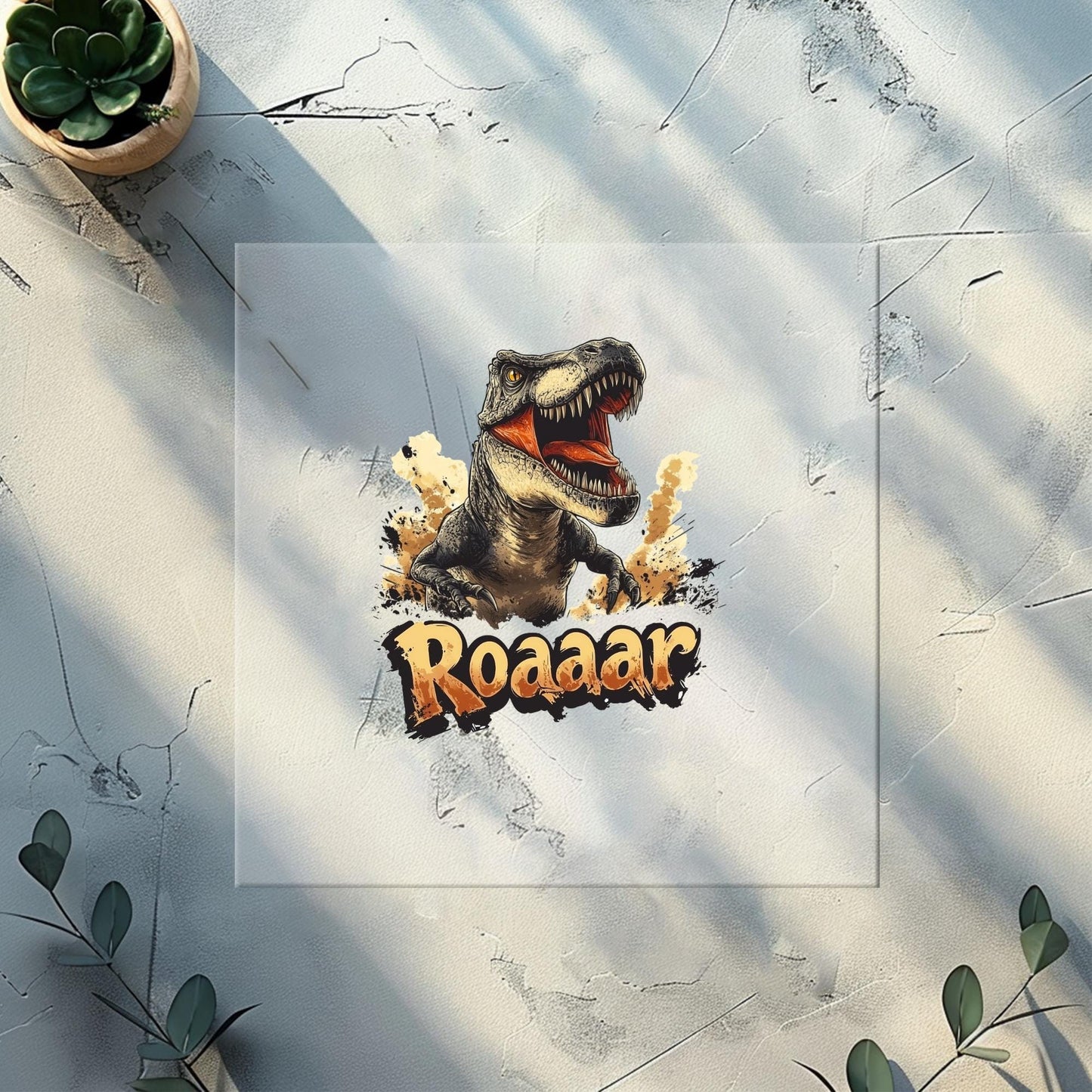 Detailaufnahme des Dino-Bügelbilds mit „Roaaar“ – Ein Muss für kleine Dino-Fans.