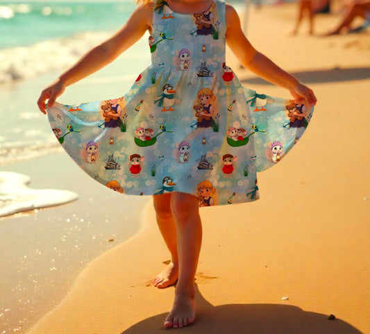 Drehkleid mit Abenteuerdesign „Retter in der Not“ – liebevoll illustriert & farbenfroh.