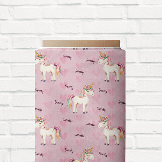 Hochwertiger Jersey-Stoff mit süßem Einhorn und "Sweety"-Schriftzug – ideal für Kinderkleidung.