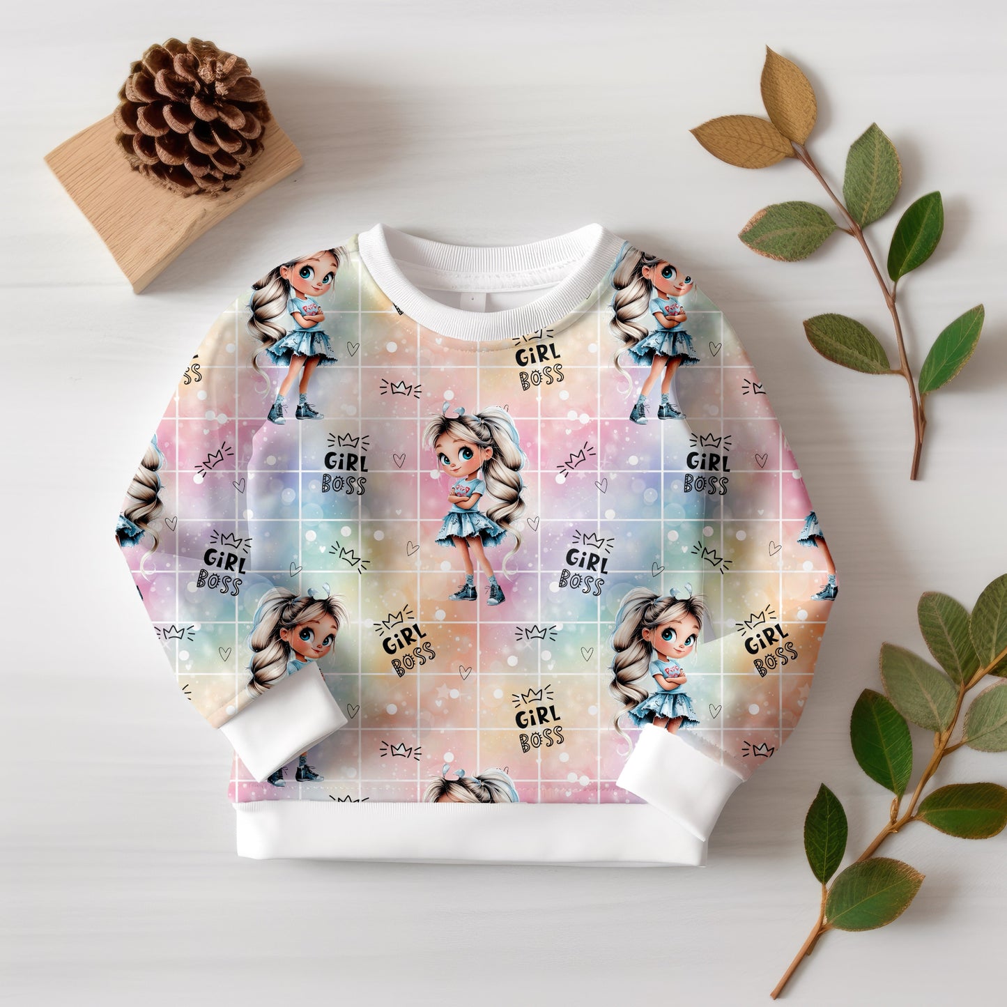 Schriftzug „Girl Boss“ auf dem Stoffdesign mit Herzchen und Sternen