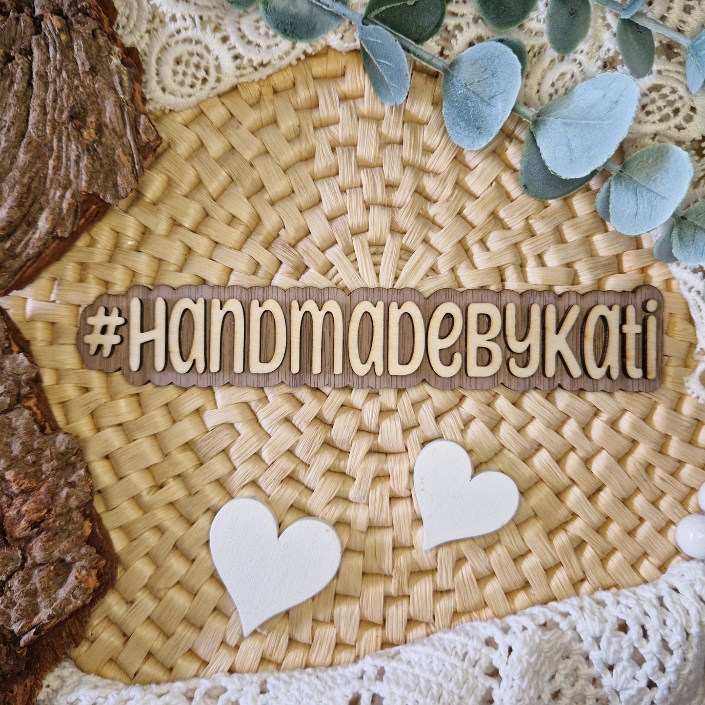 Mach es zu deinem Statement
💬 Dein Wunschname als Holz-Hashtag – für kreative Flatlays, Märkte & Produktbilder.
Flexible Maße für eine perfekte Darstellung.