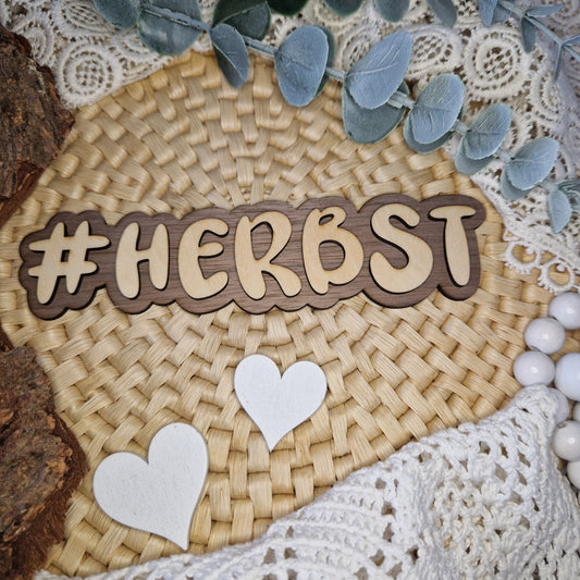 🍁 Bringe den Charme der goldenen Jahreszeit in deine Deko! Der Holz-Hashtag #HERBST ist das perfekte Accessoire für stimmungsvolle Fotos, kreative Herbstprojekte oder als Blickfang in deinem Zuhause.
Mit 16 x 4 cm passt er perfekt zu Kürbissen, Blättern, Kerzen & Co. Die warme Holzoptik verleiht jedem Arrangement eine natürliche Note – ob rustikal oder modern.
📸 Tipp: Ideal für Produktbilder, Flatlays und Instagram-Posts, um deine Liebe zum Herbst stilvoll zu zeigen.