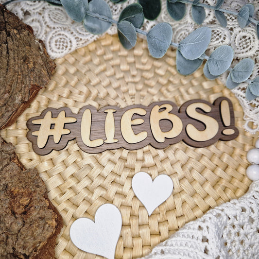 💛 Mit dem Holzschriftzug #LIEBS! präsentierst du deine Herzensprojekte mit Stil.
Perfekt für Produktbilder, DIY-Shops oder als Shooting-Requisite.