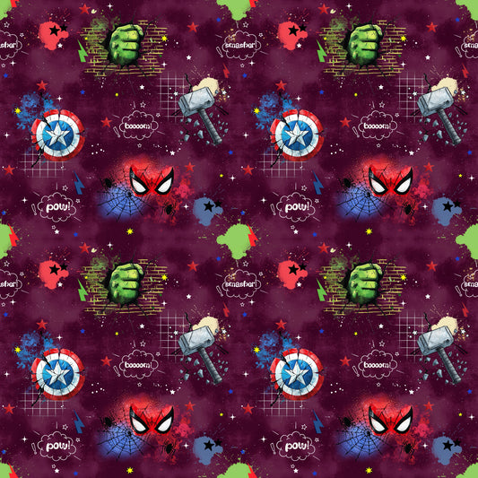 Comic Stoffdesign mit Superhelden-Symbolen auf weinrotem Hintergrund – ideal für Kinderkleidung.