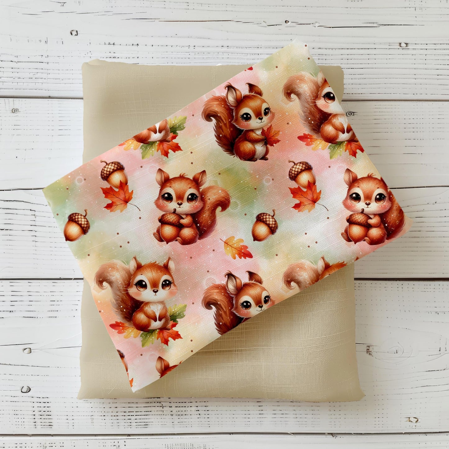 Hochwertiger Kinderstoff "Eichhörnchen im Herbst" aus Jersey mit herbstlichem Motiv.