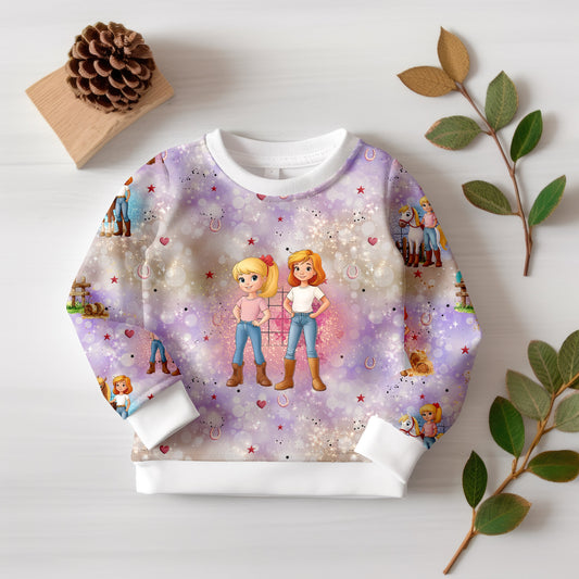 Hochwertiger Kinderstoff mit Reiterinnen-Motiv und verspieltem Musterdesign.