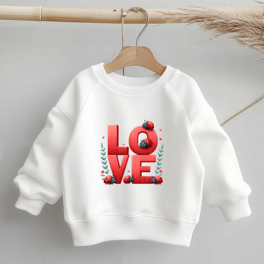 Love Bügelbild mit süßen Marienkäfern und Herzchen für Kinderkleidung.