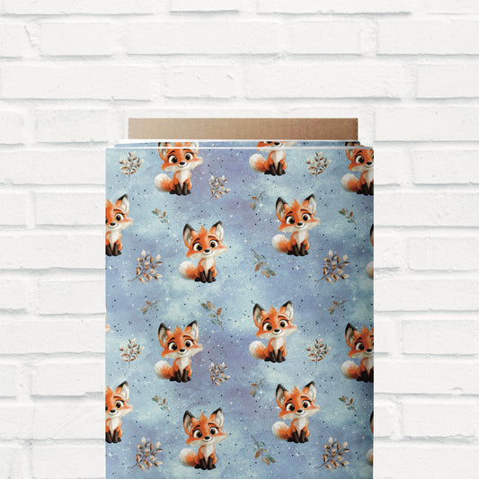 Zauberhafter Kinderstoff mit Fuchs und Waldblättern für individuelle Kleidung.