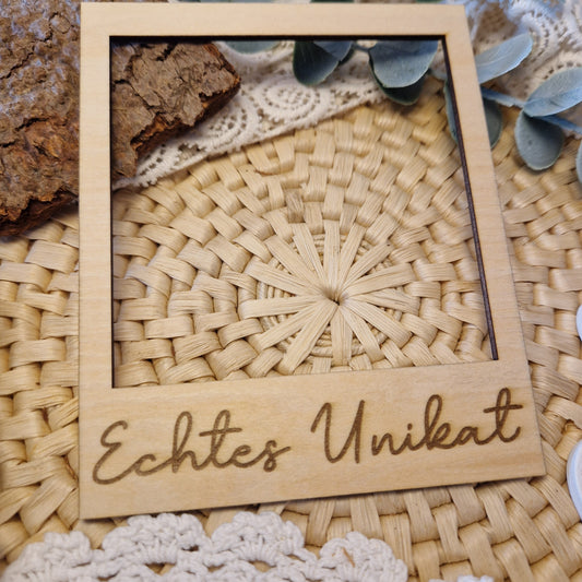Polaroidrahmen aus Holz graviert mit „Echtes Unikat“ – dekorativer Rahmen für Flatlays von einzigartigen Handmade-Produkten & Einzelstücken.