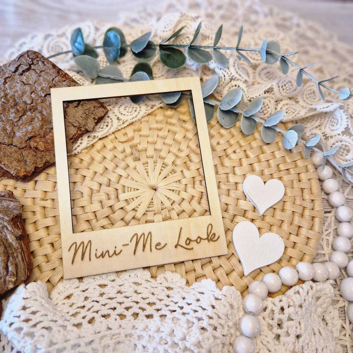 Polaroidrahmen aus Holz „Mini-Me Look“ – dekorativer Holzrahmen für Flatlays von selbstgenähten Partner-Outfits & Matchy-Looks.