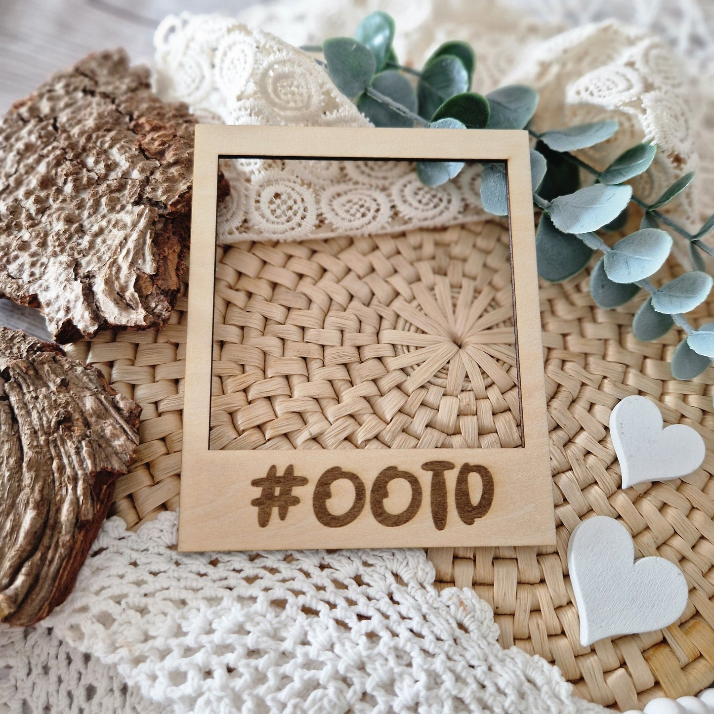 Polaroidrahmen aus Holz „#ootd“ – dekoratives Flatlay-Accessoire für Fashion-, Kinderkleidungs- und Handmade-Outfitfotos.