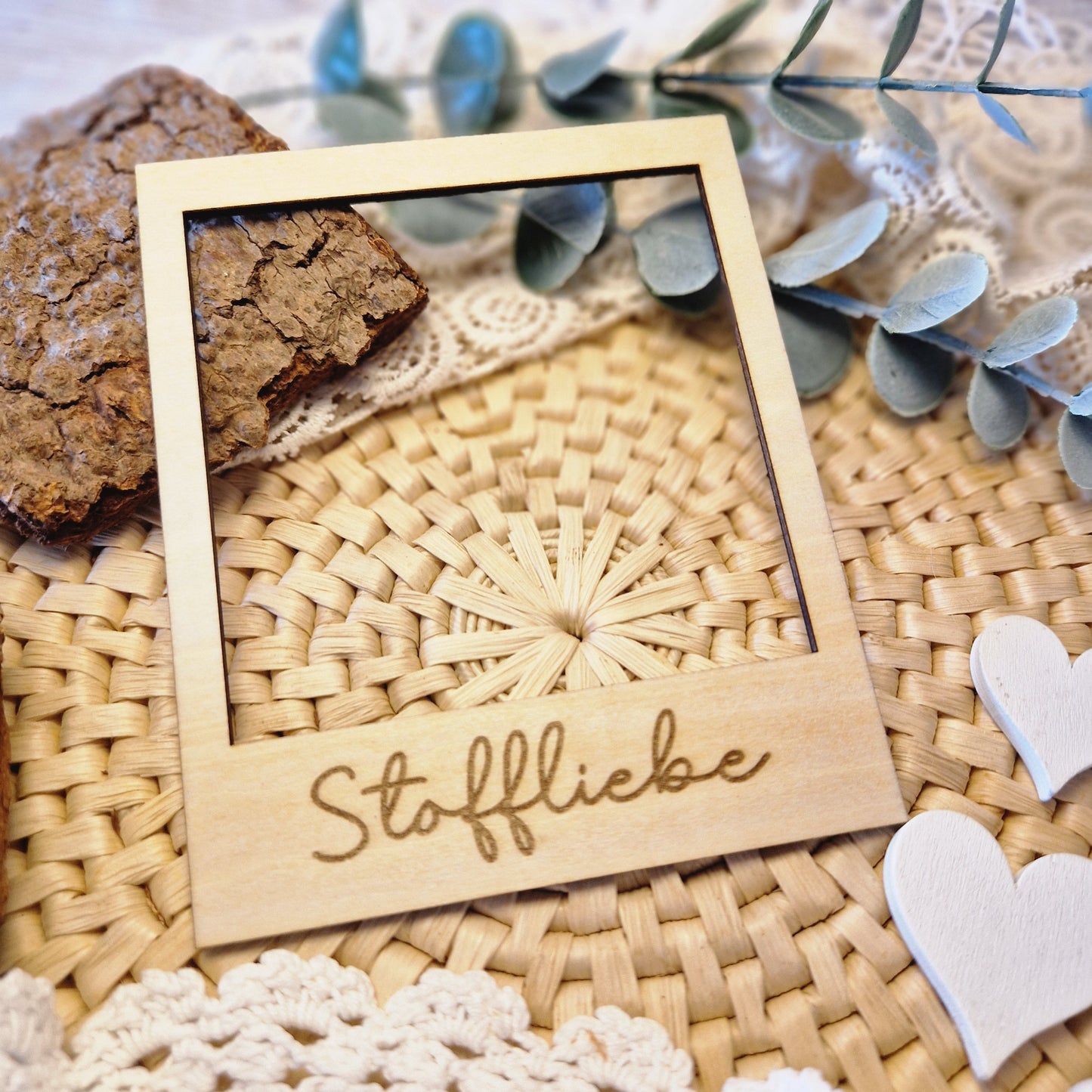 Polaroidrahmen aus Holz „Stoffliebe“ – dekoratives Flatlay-Accessoire für Nähprojekte, Stoffkombinationen & Handmade-Produkte.