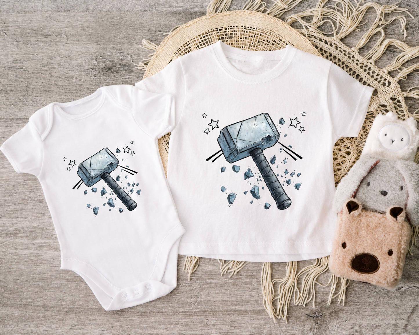 Bügelbild für kleine Helden – mächtiger Hammer als stylisches DIY-Motiv.