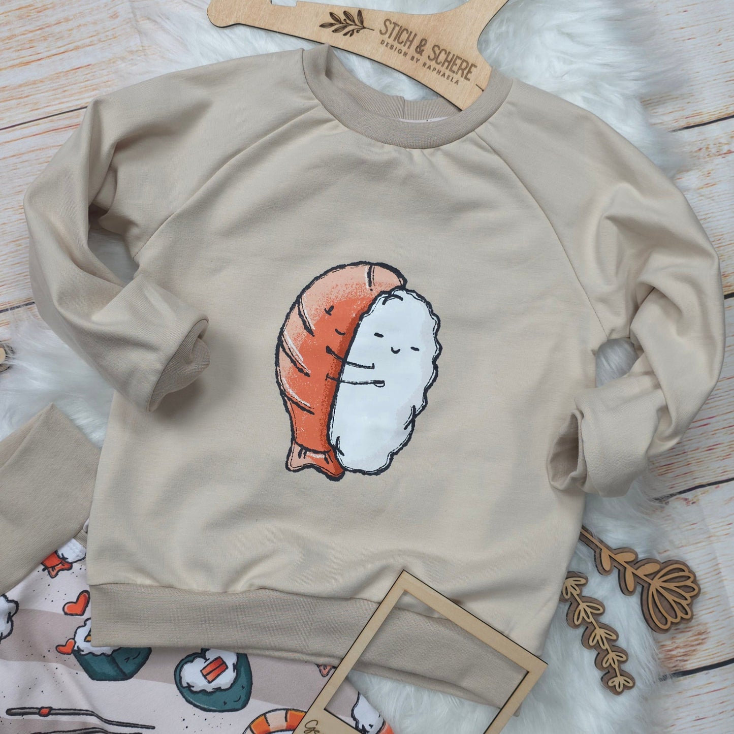 Kinder Pullover Sushilein in Größe 98 aus French Terry mit süßem Sushi-Bügelbild auf der Vorderseite