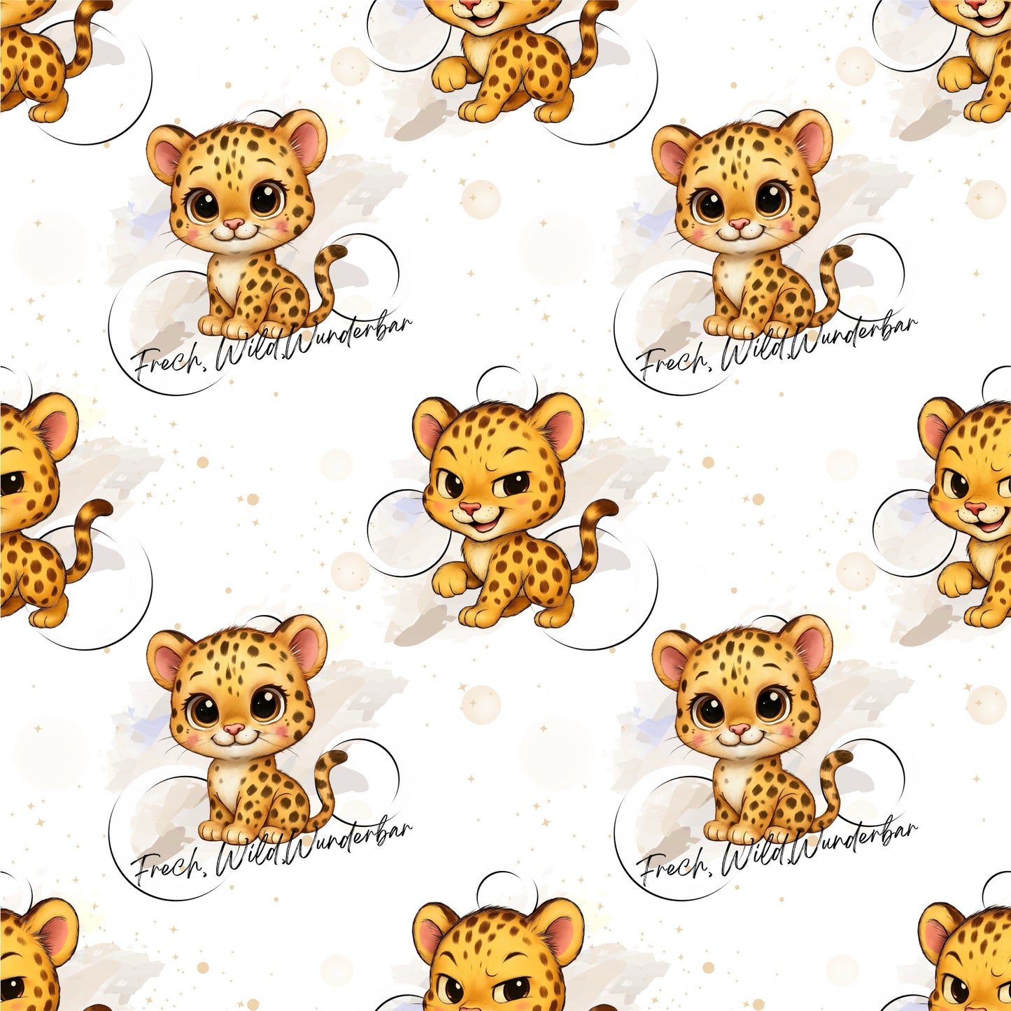 Nahtloses Stoffdesign „Frecher Leopard“ mit zwei niedlichen Leoparden‑Babys: eines mit großen Kulleraugen, eines mit frechem Blick. Hintergrund mit zarten Aquarellfarben, goldenen Sternchen und handschriftlichem Spruch „Frech, Wild, Wunderbar“.