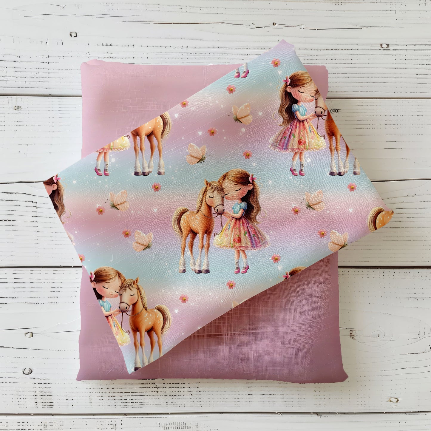 Kinderstoff mit Pferd – Zartes Design für Baby- und Kinderkleidung.