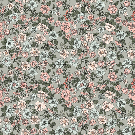 Blütenwiese Salbei Stoffdesign mit zarten Blüten in Rosa, Creme und Mint sowie dunkelgrünen Blättern auf salbeigrünem Hintergrund