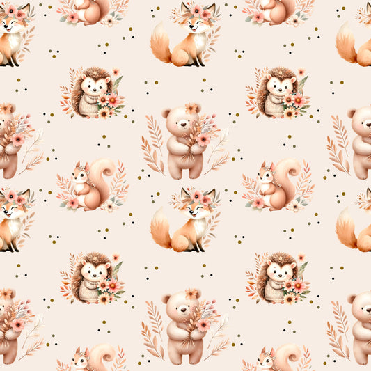 Stoffkachel „Boho Waldtiere“: nahtloses Muster mit wiederholten Waldtieren, floralen Boho-Elementen und olivfarbenen Punkten auf blushfarbenem Grund; gleichmäßig rapportiert.