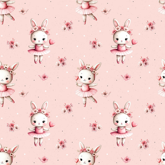 Naheaufnahme des Stoffdesigns „Bunny Ballerina“ mit Ballerina-Häschen, Blumen und Punkten auf roséfarbenem Hintergrund.
