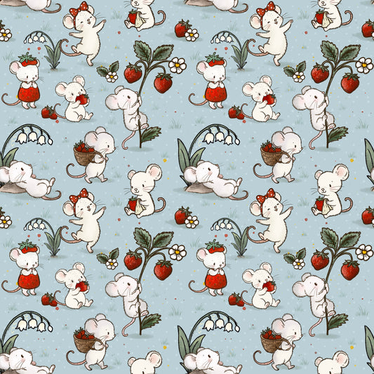 Nahtloses Stoffdesign Erdbeermäuse mit kleinen Mäusen, Erdbeeren und Blüten auf hellblauem Hintergrund von Fritten Design.