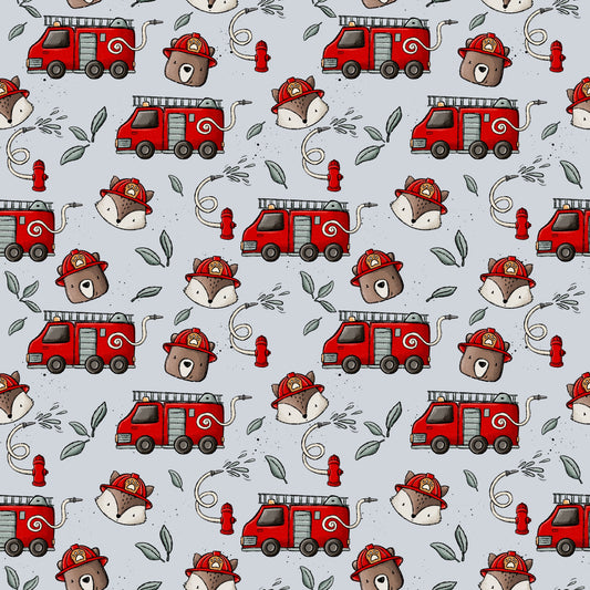 Nahtlos wiederholendes Muster „Fire Crew“ – niedliche Feuerwehr-Bären und Füchse mit Helmen, Feuerwehrautos und Hydranten in Rot- und Grautönen