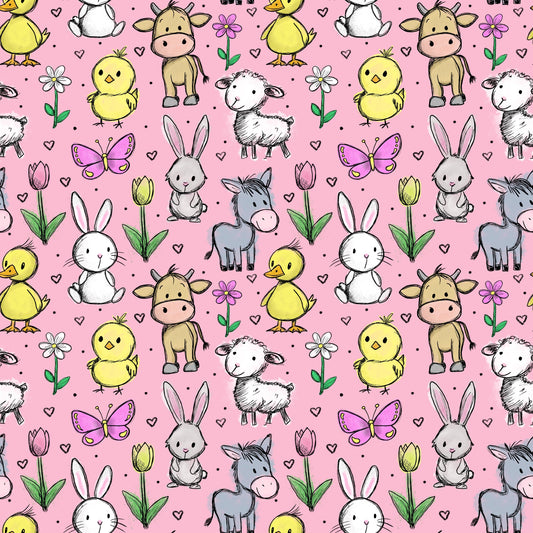 Hofzauber Rosé Stoffmuster mit niedlichen Bauernhoftieren und Blumen auf rosa Hintergrund