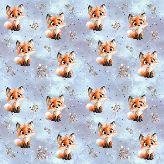 Nahe Ansicht der Stoffkachel „Kleiner Fuchs“ mit kleinen Füchsen, Sternchen und zarten Blättern auf blau-lila Hintergrund.
