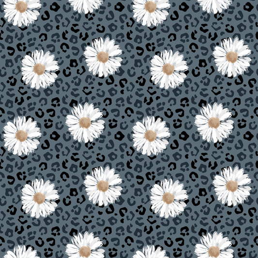 Stoffkachel „Leo Blumen“: nahtloses Muster mit schwarzem Leopardenmuster auf dunkelgrauem Grund, gleichmäßig gesetzte weiße Gänseblümchen mit beigem Zentrum; sauber rapportiert.