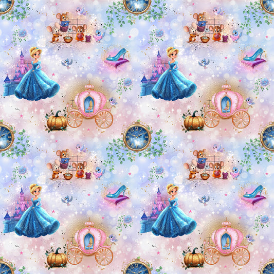 Stoffkachel „Prinzessin der Mitternacht“: nahtloses Muster mit Prinzessin, rosa Kutsche, Uhr kurz vor zwölf, Glasschuh, Schloss, Kürbis, Mäusen und Rosenranken vor glitzerndem Pastellhimmel mit Sternen.