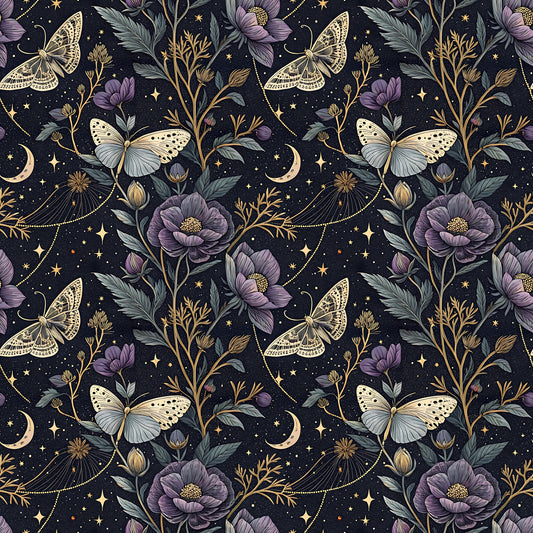 Sternenblüte Stoffdesign mit Nachtfaltern, Schmetterlingen, violetten Blüten, goldenen Sternen und Mondsicheln auf dunkelblauem Hintergrund