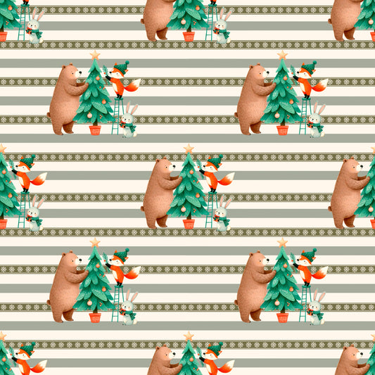 Festlicher Stoff „Weihnachten“ – tierische Freunde dekorieren einen Weihnachtsbaum, umgeben von grünen und cremefarbenen Streifen.