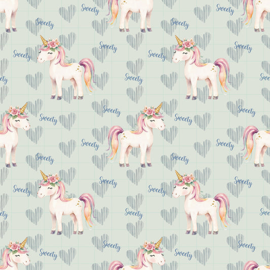Stoffkachel „Zuckersüßes Einhorn“: nahtloses Muster mit wiederholten Einhörnern, blauem „Sweety“-Schriftzug und herzförmigem Karohintergrund in Mint; gleichmäßig rapportiert.