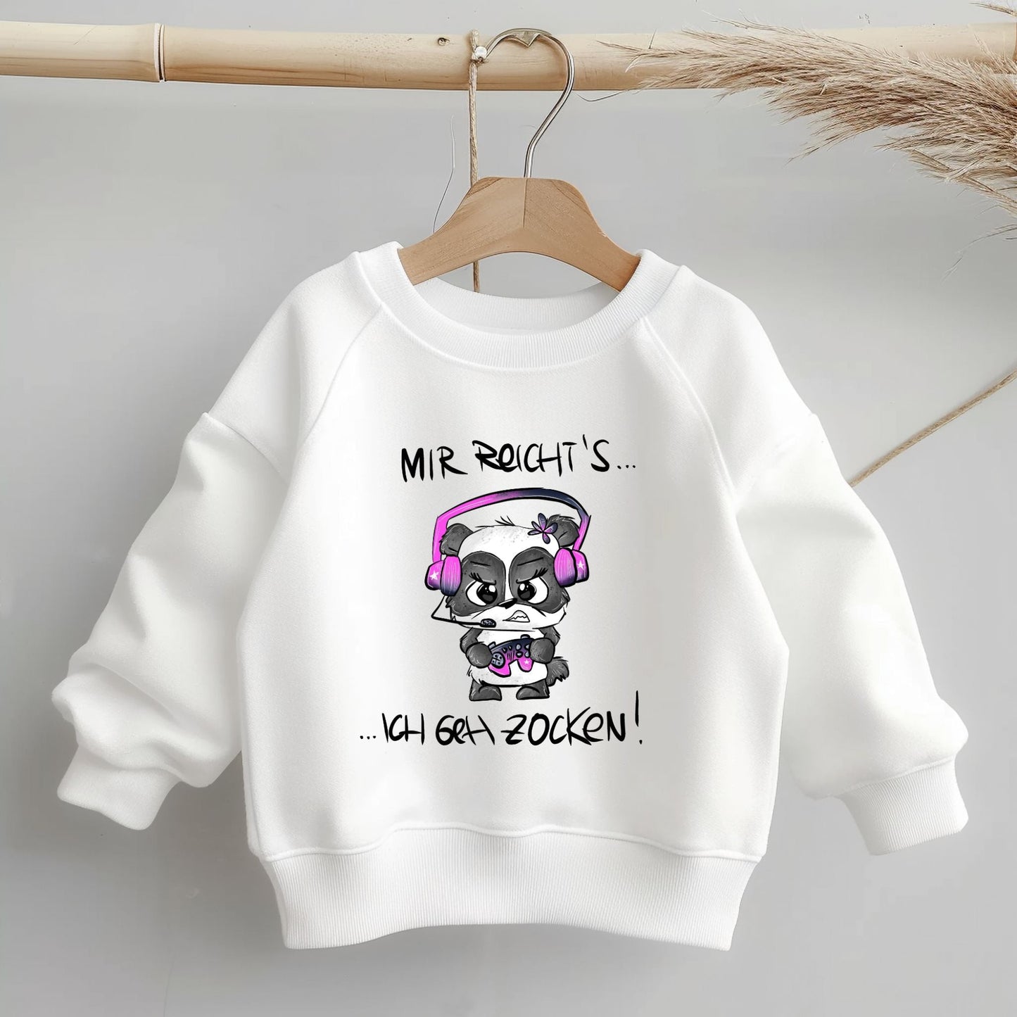 Gaming-Bügelbild „Zockerpandi“ mit Spruch „Mir reicht’s, ich geh zocken!“ für Kinderkleidung.
