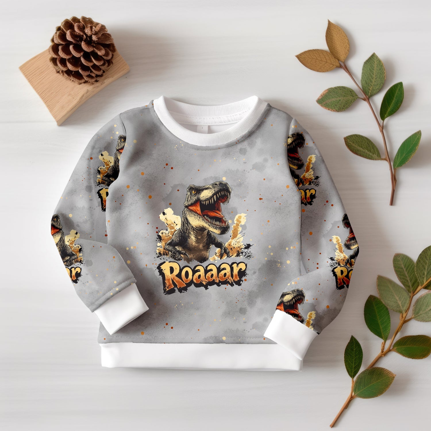 Graues Stoff Panel mit großem Dino-Motiv – ein brüllender T-Rex mit dem Schriftzug "Roaaaar" in kräftigen Farben. Perfekt für Kinderkleidung, Sweatshirts & Hoodies.