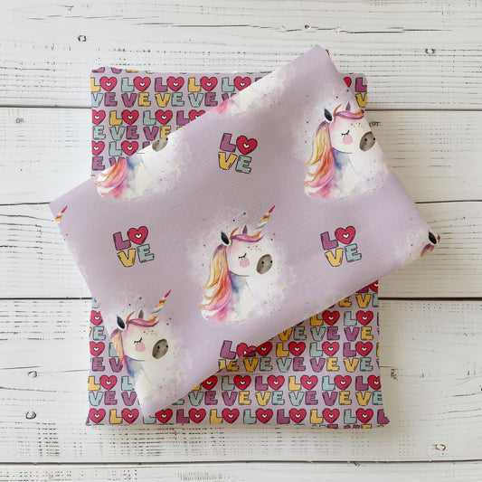 Weicher Einhorn Stoff als Meterware aus Jersey & French Terry in Pastell-Lila – Perfekt für Kinderkleidung, Hoodies und kreative Nähprojekte.