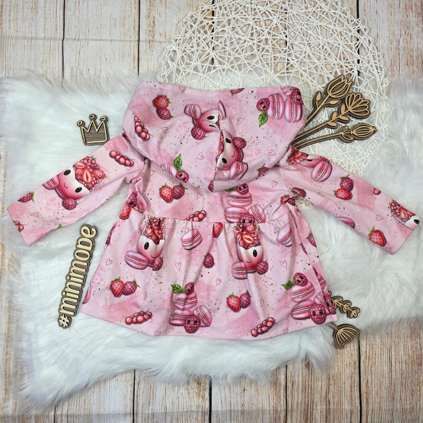 Baby Cardigan Größe 74 Beerenmix Jersey mit Kapuze Rückseite handgemacht