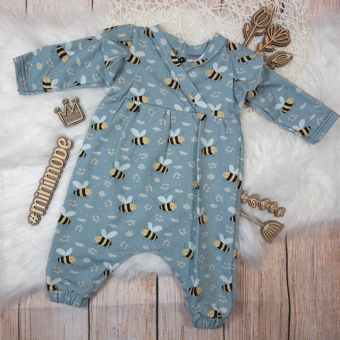 Baby Jumpsuit Größe 62 mit Bienen und Blumen aus Jersey handgemacht blau