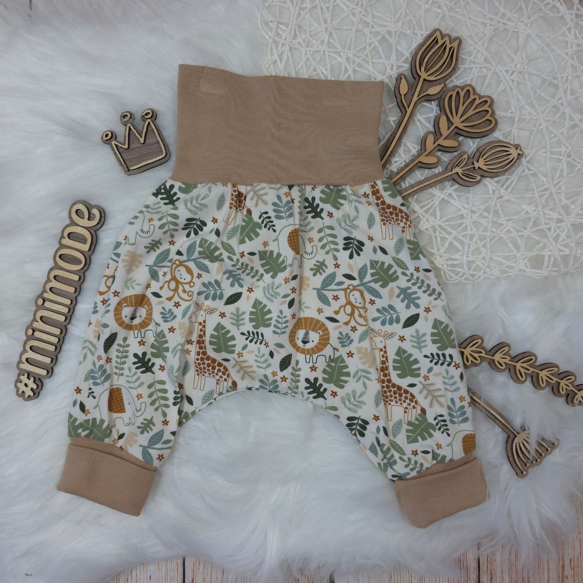 Baby Pumphose 62 68 Safari Tiere Giraffe Löwe Jersey beige grün handgemacht