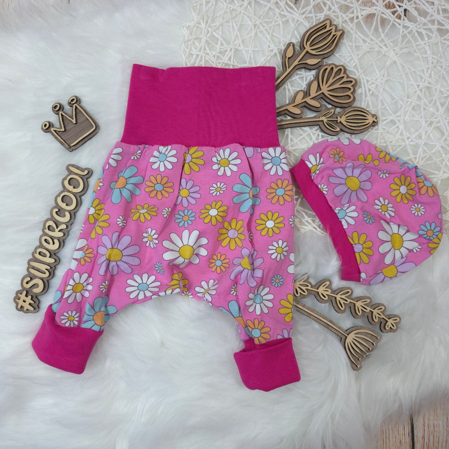 Baby Set Größe 56/62 mit Pumphose und Mütze im bunten Blumen Design in pink aus Jersey handgemacht