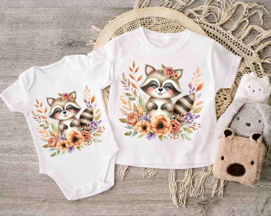 DIY-Bügelbild mit süßem Waschbär und Blumen für Baby- und Kindermode.